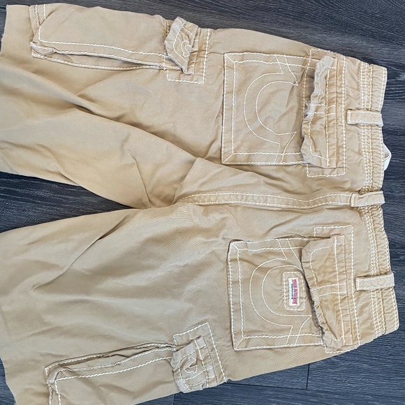 True Religion Cargo Shorts - Picture 4 of 4